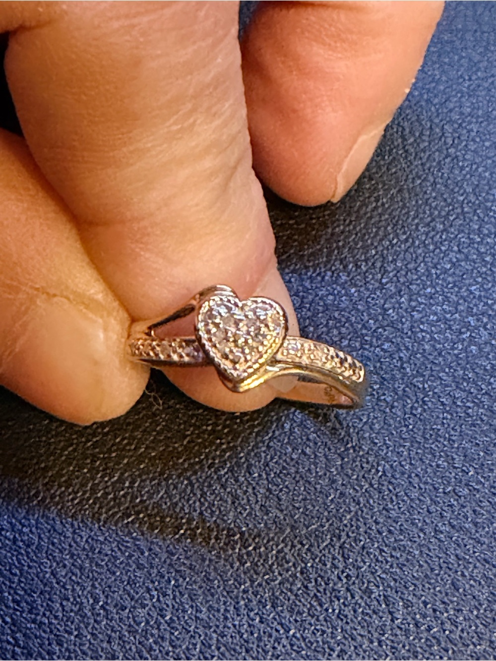 Heart Pavé solid gold ring - Sparkling diamond accent